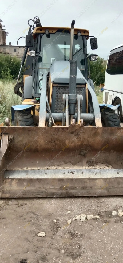 John Deere 325J [1]