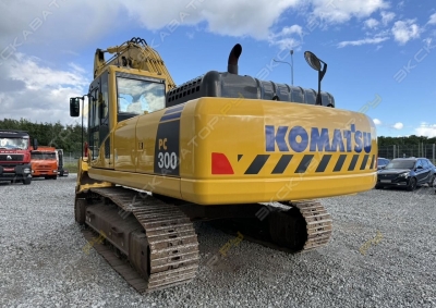 Komatsu PC300-8M0 [2]