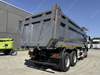 Sitrak C7H 8x4 [2]
