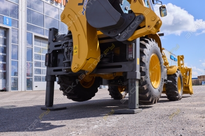 LGCE (SDLG) B877F [4]