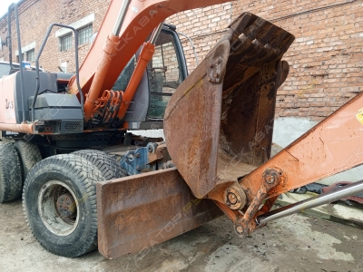 Hitachi ZX160W [3]