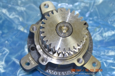 помпа водяная VOLVO EC360 кат  20734268 0317 093445