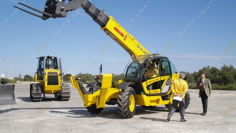 Телескопический погрузчик New Holland LM1745