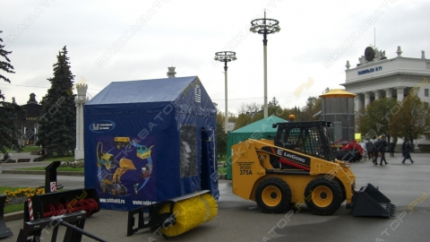 Экспозиция LiuGong на выставке АгроТек-2012, ВВЦ