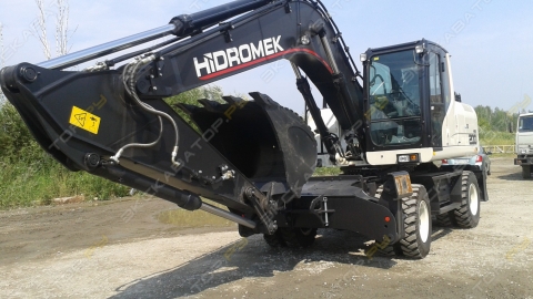 Колесный экскаватор HMK200