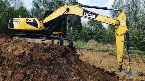 Гусеничный экскаватор JCB200