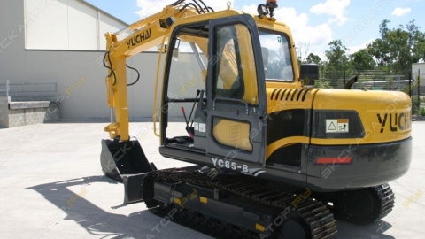 Гусеничный миниэкскаватор YUCHAI YC85-8