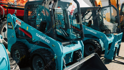 Мини-погрузчик SUNWARD SWL2820