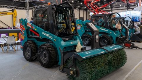 Мини-погрузчик SUNWARD SWL2820RC