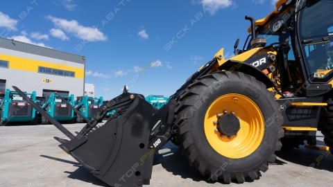 Экскаватор-погрузчик RIGOR HD100 Challenger