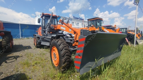 Автогрейдер АГ-180 (2)