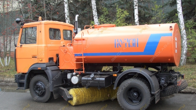 Водитель поливомоечной машины
