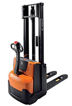 Самоходные штабелеры BT Staxio SWE100