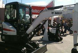 Мини-экскаваторы гусеничные Bobcat E26